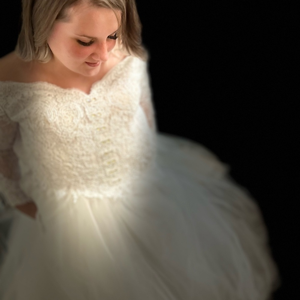 Elegant White Lace Wedding Dress